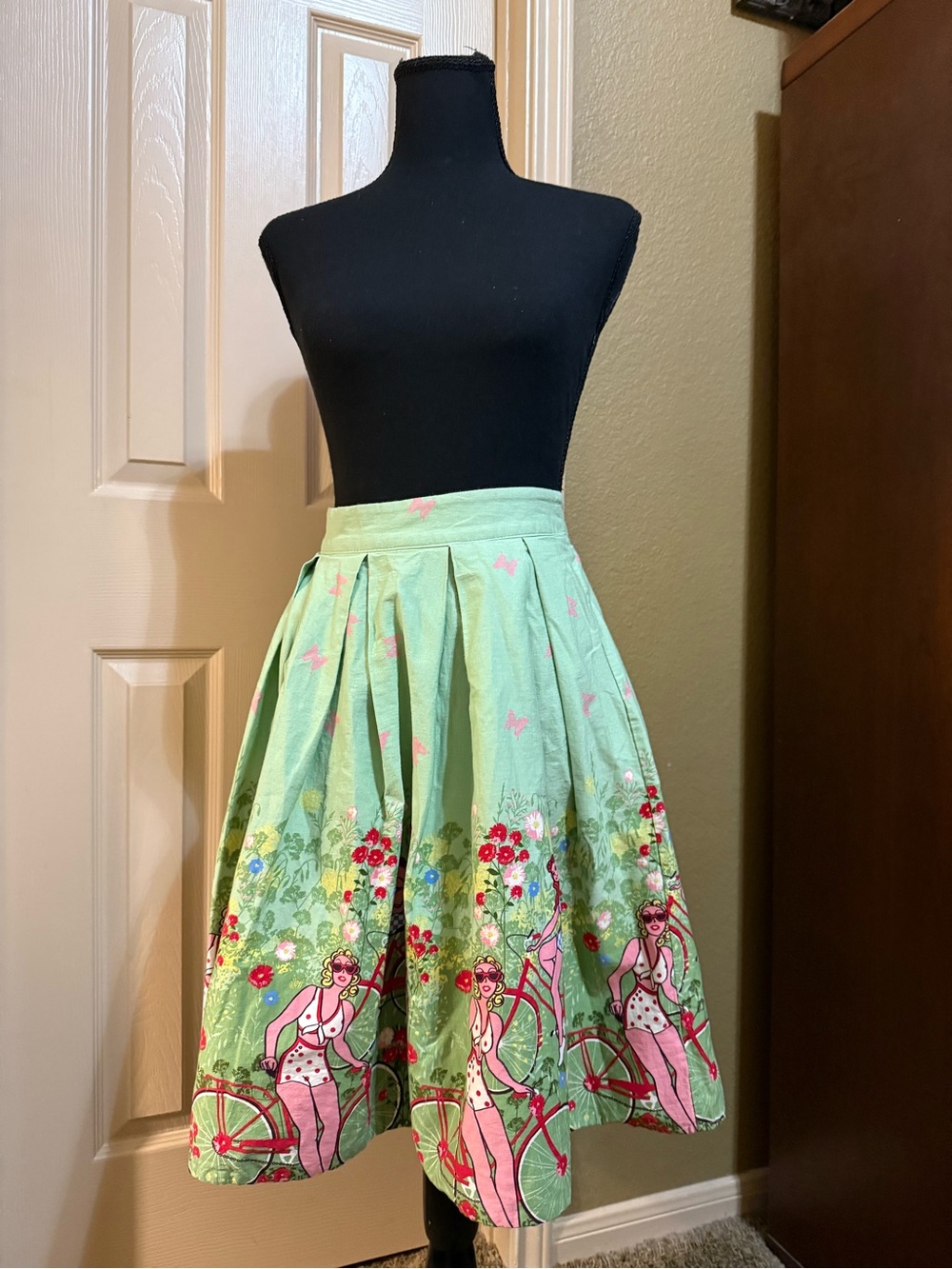 Women’s Mint Green Floral Bicycle Print Pleated Skirt